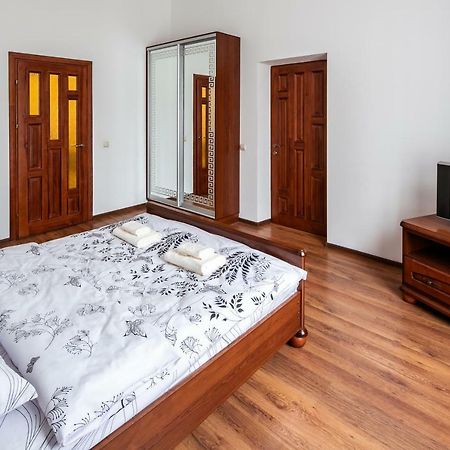 Bv Apartments Exquisite Lviv Bagian luar foto