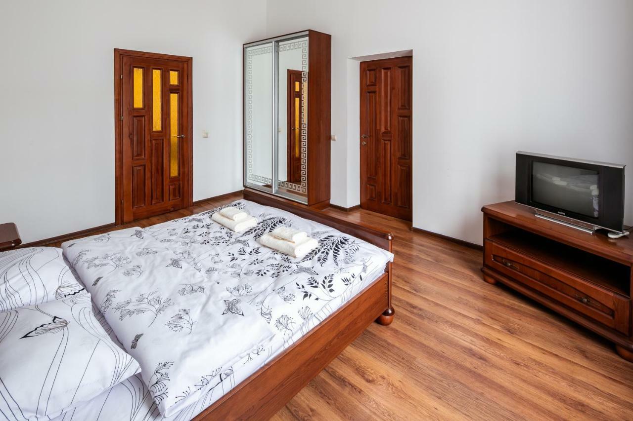 Bv Apartments Exquisite Lviv Bagian luar foto