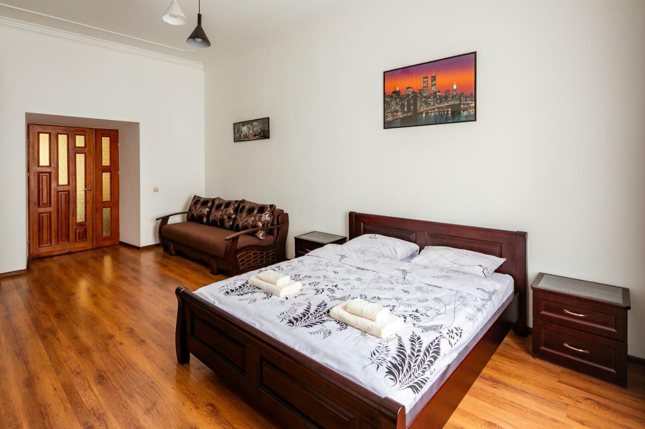 Bv Apartments Exquisite Lviv Bagian luar foto