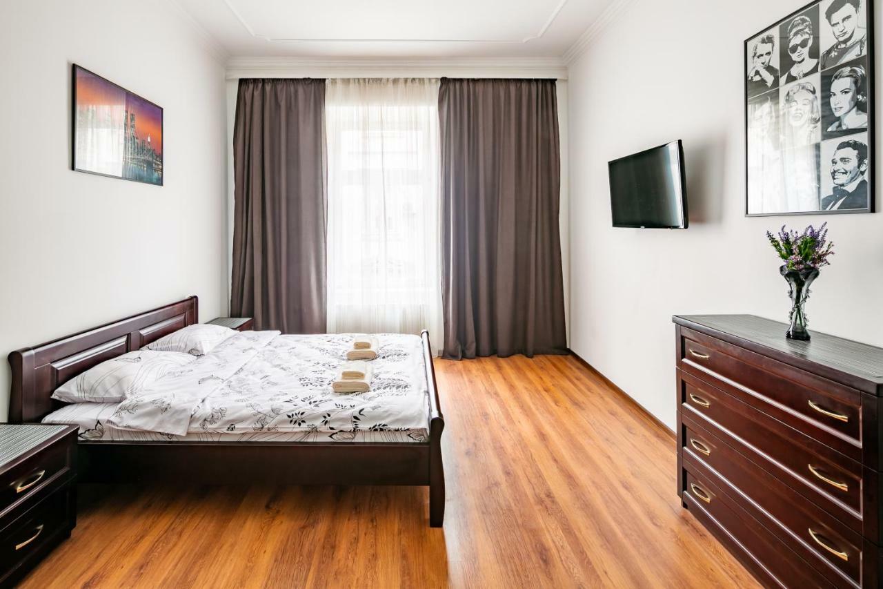 Bv Apartments Exquisite Lviv Bagian luar foto