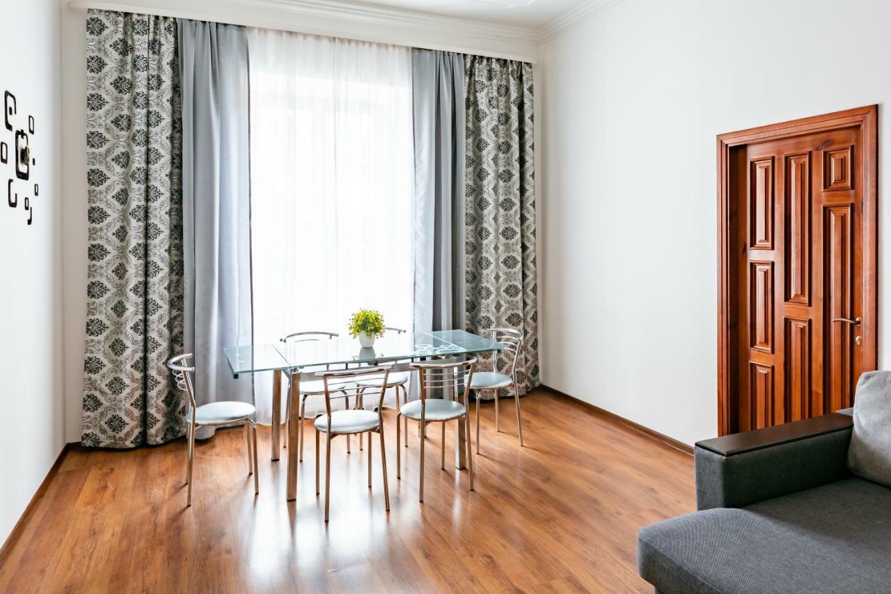 Bv Apartments Exquisite Lviv Bagian luar foto