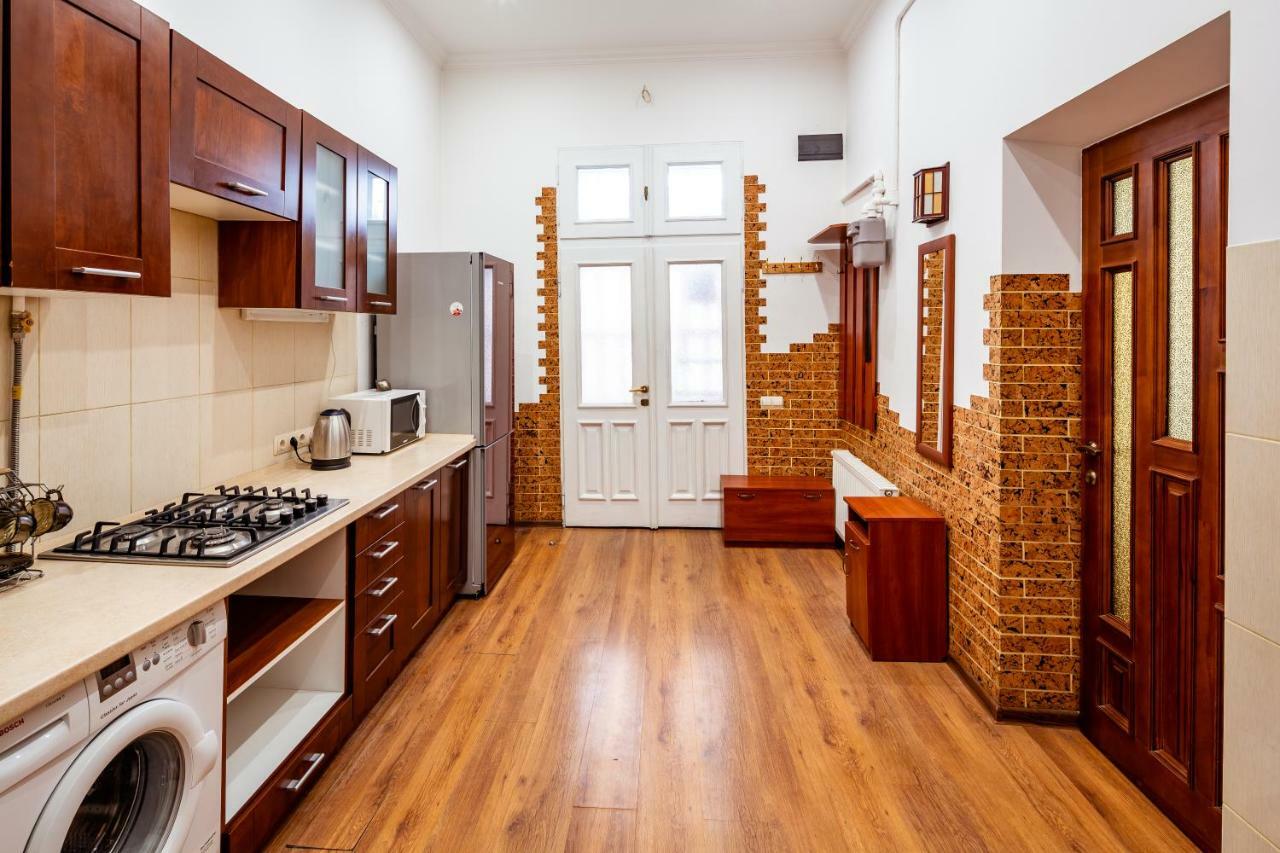 Bv Apartments Exquisite Lviv Bagian luar foto