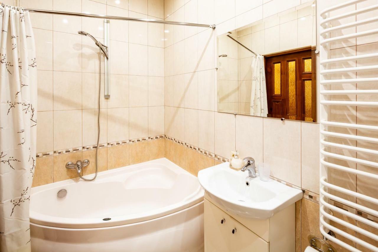 Bv Apartments Exquisite Lviv Bagian luar foto